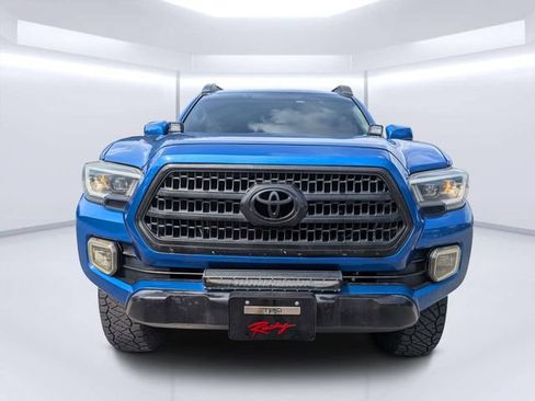 Used 2016 Toyota Tacoma SR5 w/ SR5 Appearance Package (SN) AWD/4WD image 8