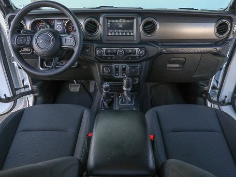 Used 2023 Jeep Wrangler Sport S image 34