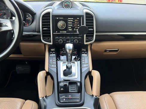 Used 2014 Porsche Cayenne Platinum Edition image 18