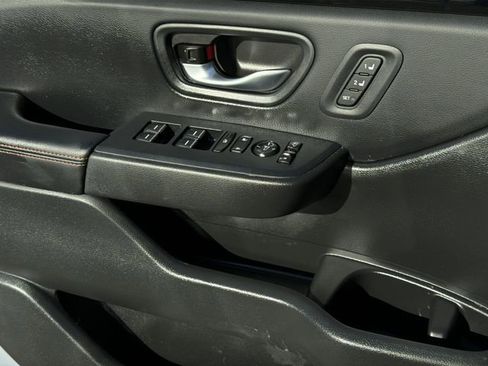 Used 2025 Honda Pilot TrailSport image 35