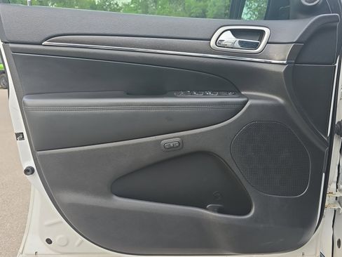 Used 2018 Jeep Grand Cherokee Limited image 28