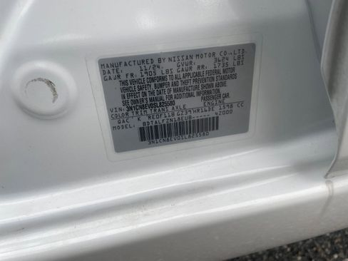 Used 2025 Nissan Versa SV w/ Trunk Package image 23