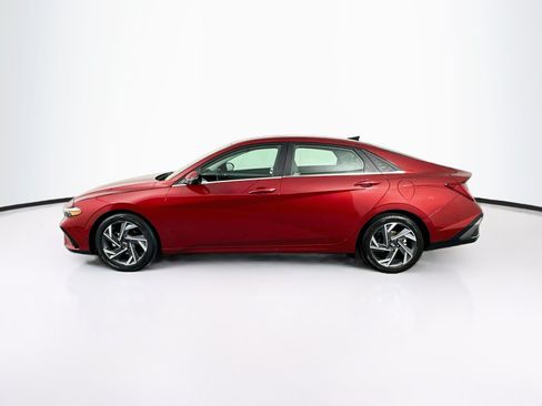 Used 2024 Hyundai Elantra Limited FWD image 4