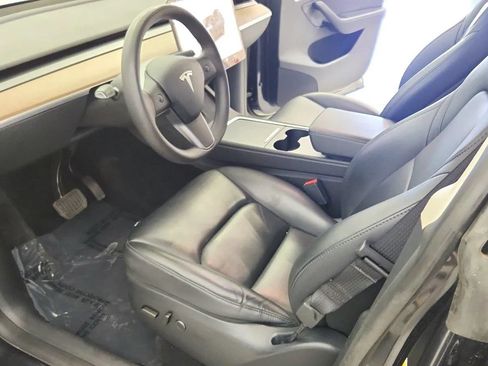 Used 2024 Tesla Model Y Long Range RWD image 13