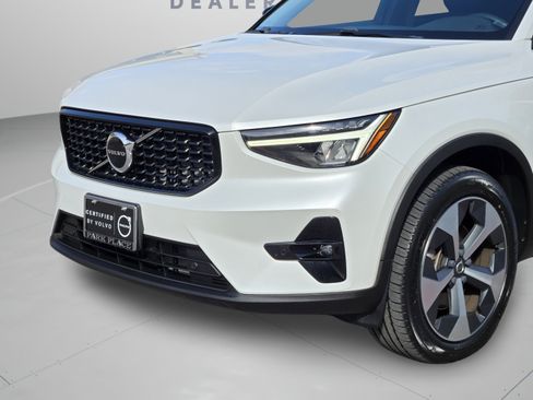 Certified 2023 Volvo XC40 B4 Plus w/ Protection Package Premier FWD image 34