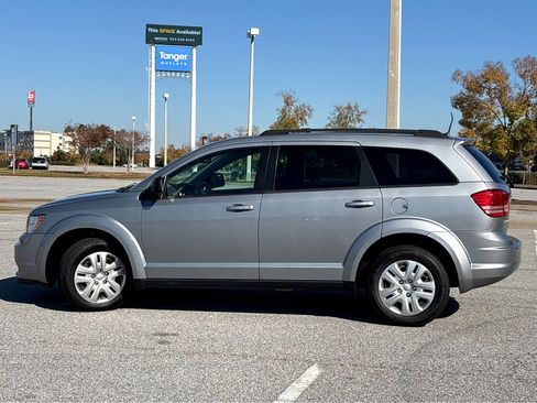 Used 2020 Dodge Journey SE w/ SE Popular Equipment Group image 29