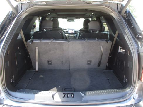Used 2020 Ford Explorer XLT w/ Equipment Group 202A AWD/4WD image 39