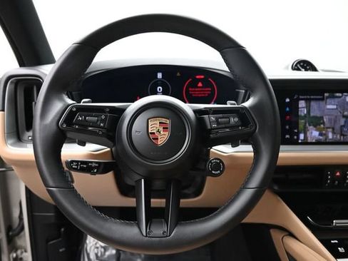 Used 2025 Porsche Cayenne AWD/4WD image 12