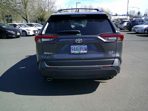 Used 2024 Toyota RAV4 XLE w/ Convenience Package image 4
