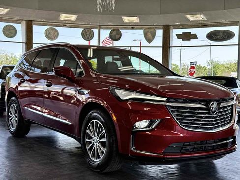Used 2024 Buick Enclave Premium image 3