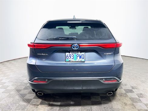 Certified 2022 Toyota Venza LE image 7