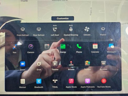 Used 2025 Tesla Model Y Long Range image 43