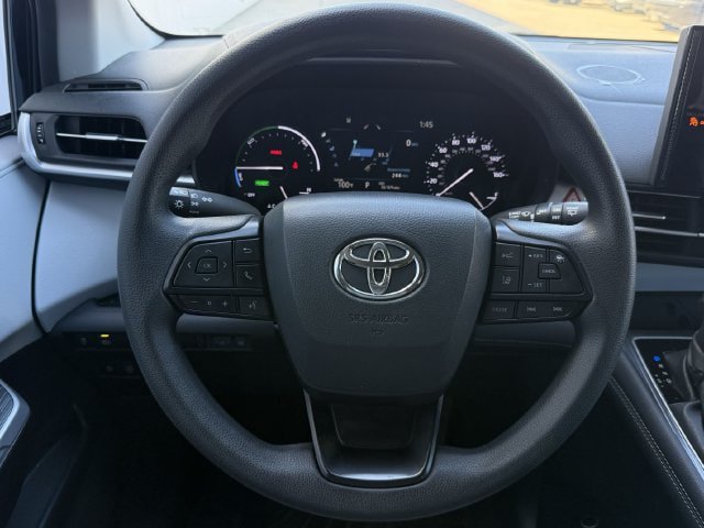 Used 2025 Toyota Sienna LE FWD image 13