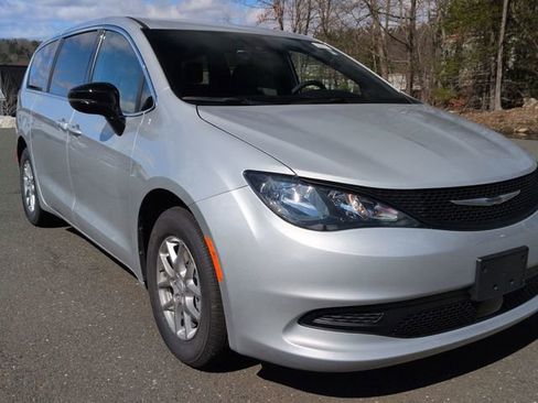 New 2026 Chrysler Voyager LX image 7