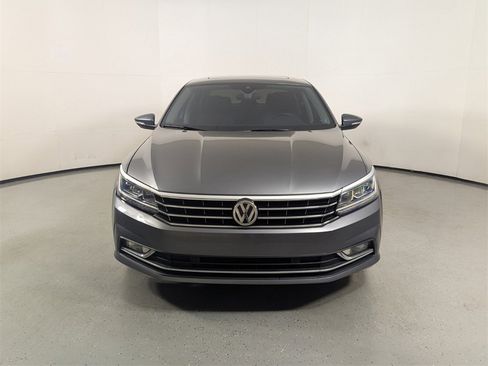 Used 2018 Volkswagen Passat 2.0T SEL Premium image 2