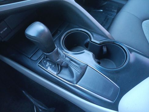 Used 2018 Toyota Camry L image 25