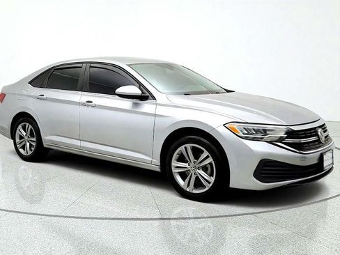 Used 2022 Volkswagen Jetta SE FWD image 3