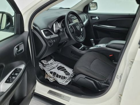 Used 2018 Dodge Journey SXT image 18