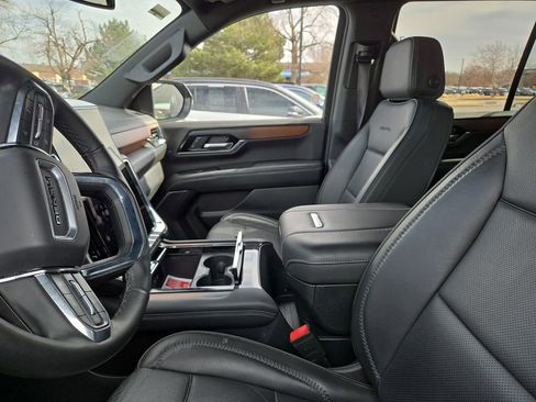 Certified 2025 GMC Yukon Denali image 5