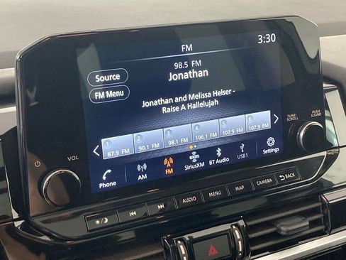 Used 2024 Nissan Pathfinder Platinum image 3