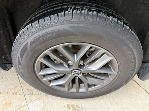 Used 2023 Nissan Rogue S image 11