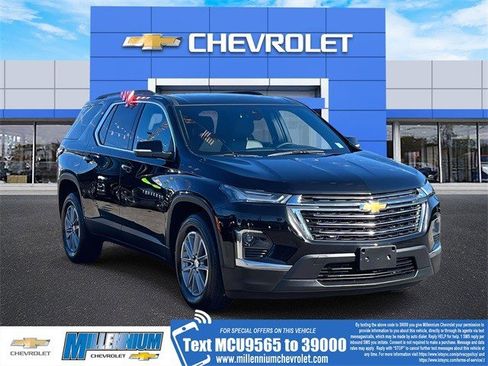 Certified 2023 Chevrolet Traverse LT image 1