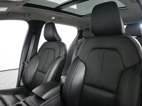 Used 2023 Volvo XC40 B5 Plus w/ Driver Assist Package image 5