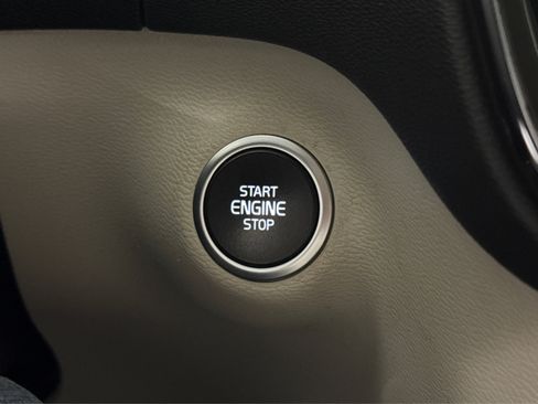 Used 2019 Volvo XC40 T5 Momentum image 33