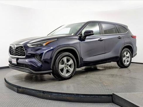 Used 2023 Toyota Highlander L image 2
