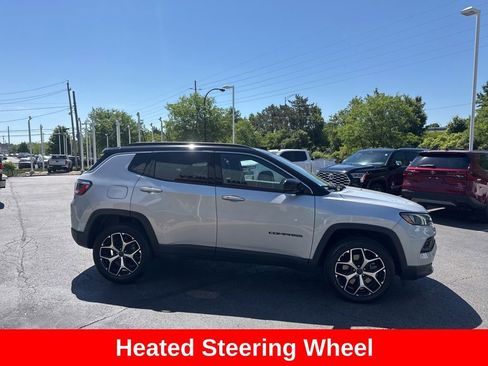 Used 2025 Jeep Compass Limited AWD/4WD image 8