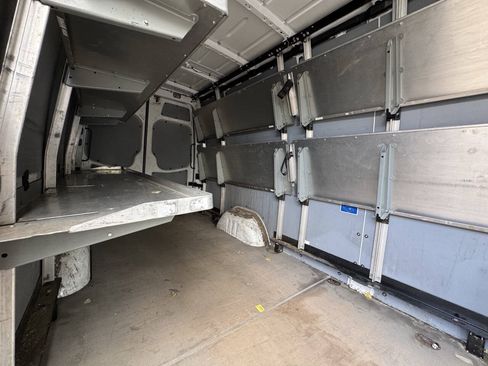 Used 2015 Mercedes-Benz Sprinter 2500 image 22