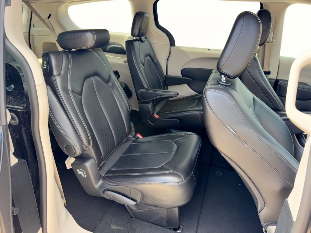 Used 2024 Chrysler Pacifica Touring-L FWD image 29
