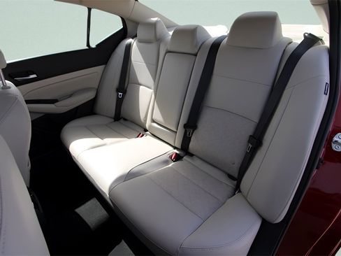 Used 2024 Nissan Altima 2.5 SL image 14