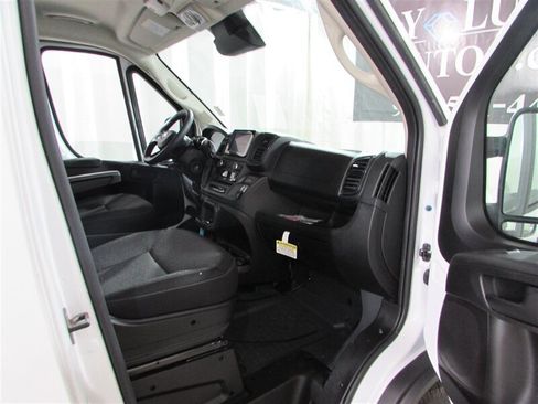 Used 2024 RAM ProMaster 2500 w/ Convenience Group image 18