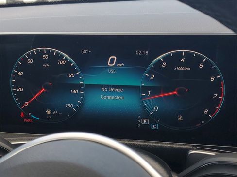 Used 2021 Mercedes-Benz GLB 250 4MATIC w/ Premium Package image 18