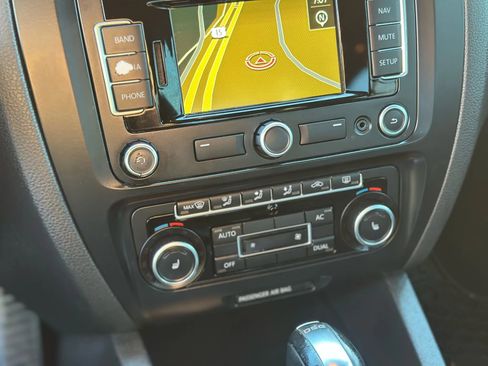 Used 2012 Volkswagen Jetta GLI image 28