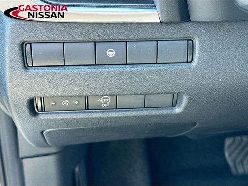 Used 2023 Nissan Rogue SV image 13