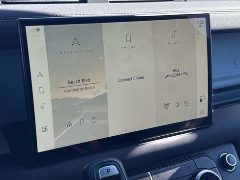 Used 2023 Land Rover Defender 130 X-Dynamic SE image 16