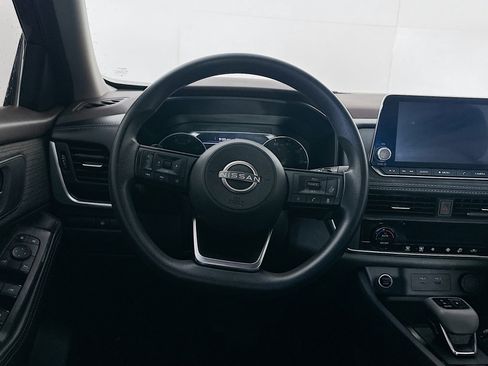 Used 2023 Nissan Rogue SV image 18