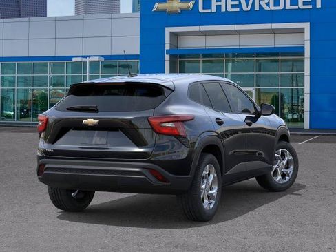 New 2026 Chevrolet Trax LS w/ LS Convenience Package FWD image 4