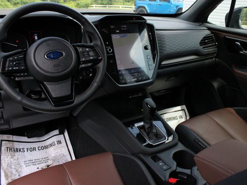 Used 2025 Subaru Forester Touring AWD/4WD image 21