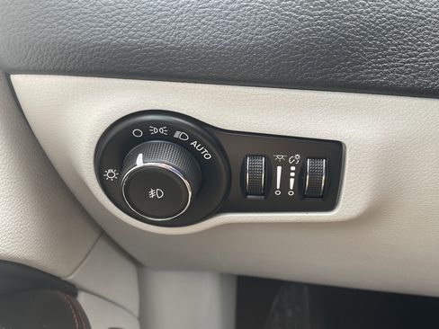 Used 2020 Jeep Compass Limited AWD/4WD image 14