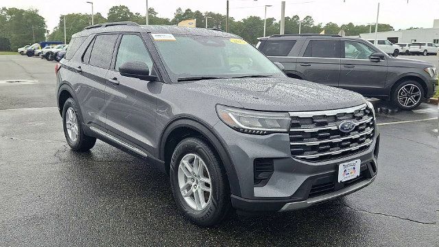 Certified 2025 Ford Explorer Active AWD/4WD image 2