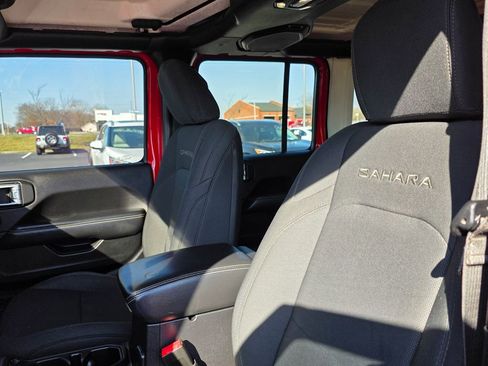 Used 2020 Jeep Wrangler Unlimited Sahara image 10