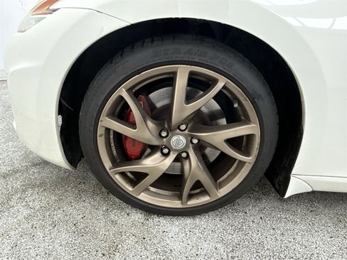 Used 2016 Nissan 370Z w/ Sport Package image 38