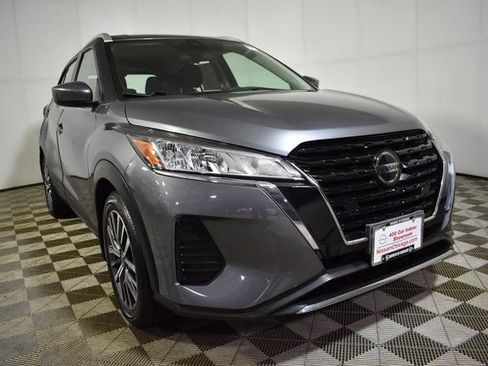 Used 2021 Nissan Kicks SV image 3