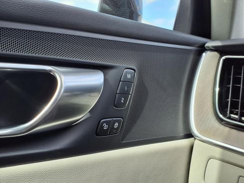 Certified 2023 Volvo XC60 B5 Plus w/ Protection Package Premier image 30