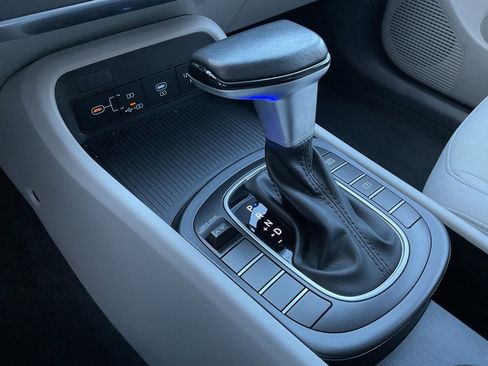 Used 2025 Hyundai Kona SEL image 34