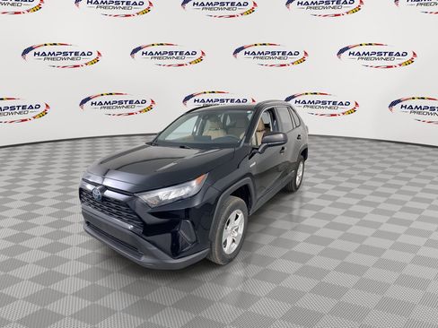 Used 2021 Toyota RAV4 LE AWD/4WD image 4
