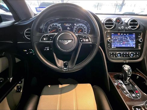 Used 2018 Bentley Bentayga Activity image 5